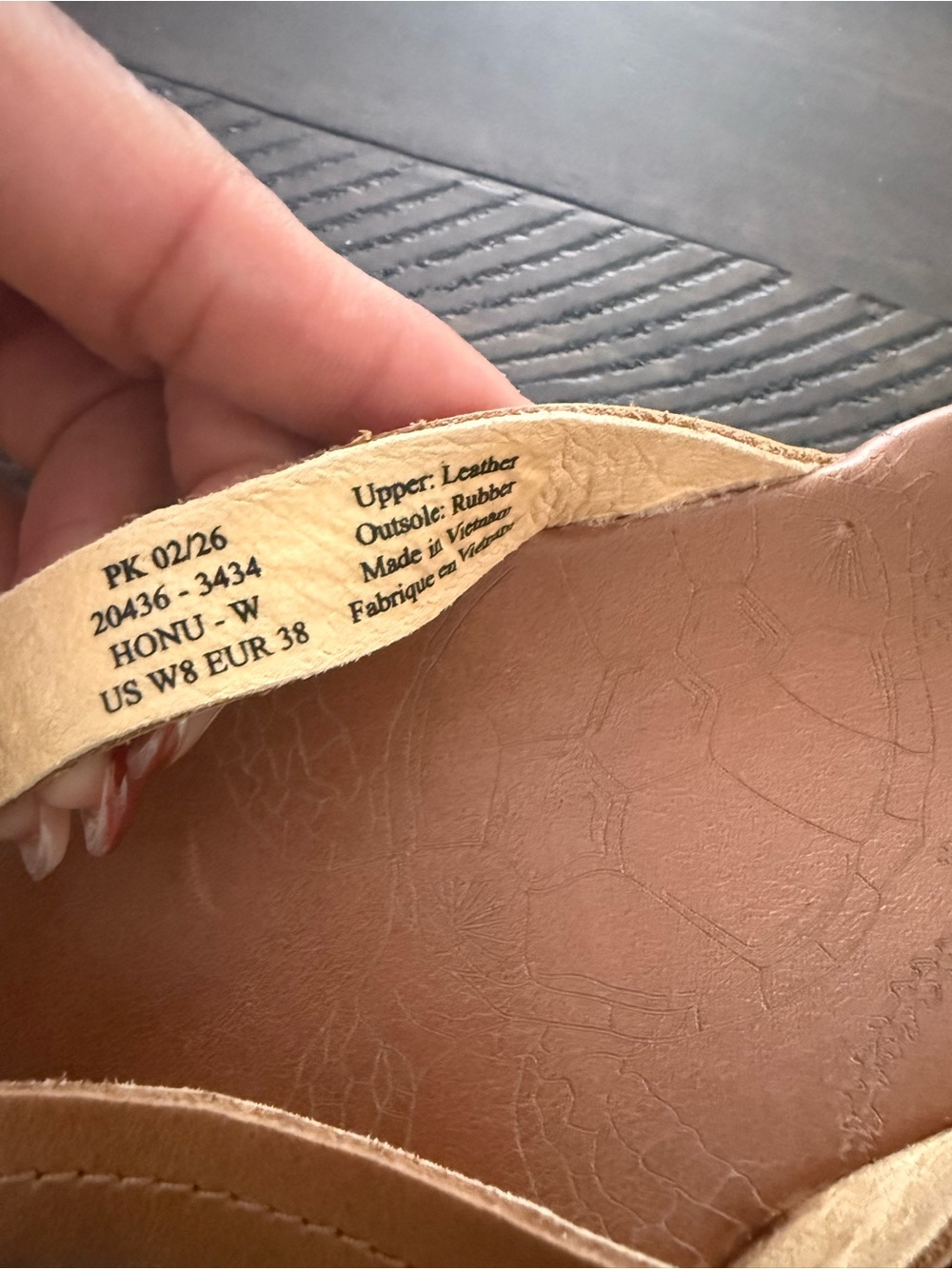 OluKai Women’s Honu Leather Beach Sandals - Picture 3 of 5